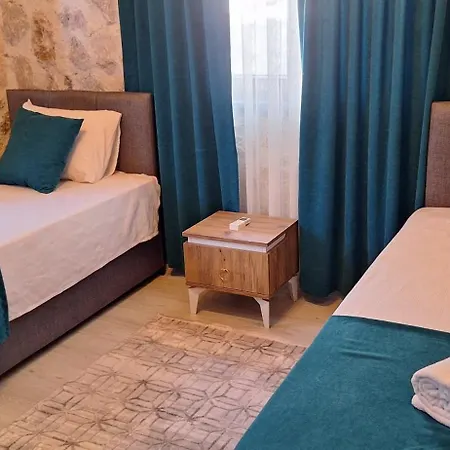 Vilă Havuzlu Tas Yapi Kiralik