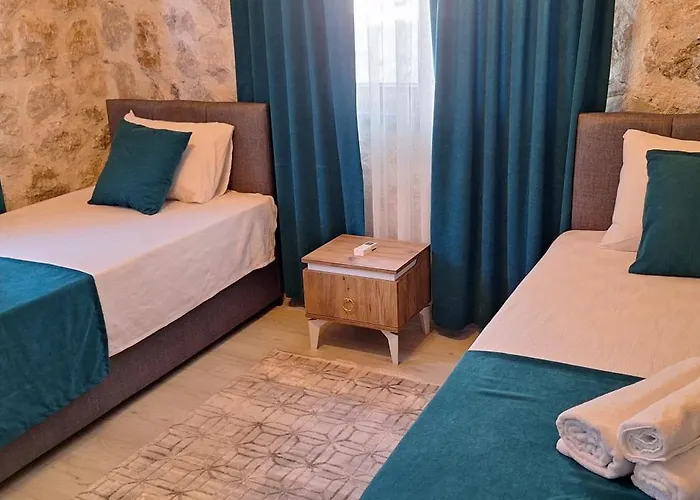 Villa Havuzlu Tas Yapi Kiralik