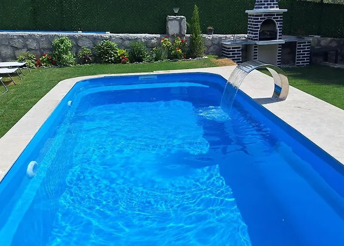 Havuzlu Tas Yapi Kiralik *