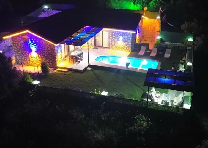 Villa Havuzlu Tas Yapi Kiralik Kadikoy (Fethiye)